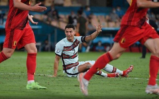 搜狐体育官方-2016欧洲杯“躺冠” 2020欧洲杯C罗“躺平”穿金靴？