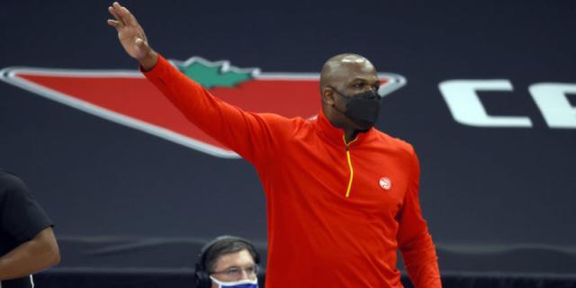 搜狐体育-老鹰开启漫长休赛期 转正麦克米兰是第一要务