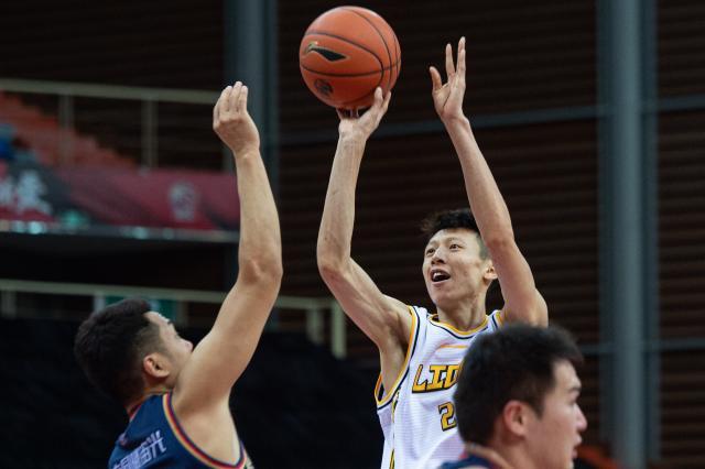 搜狐体育官网首页-孙铭徽缺阵广厦收获惊喜 “中国库里”正在悄然蜕变