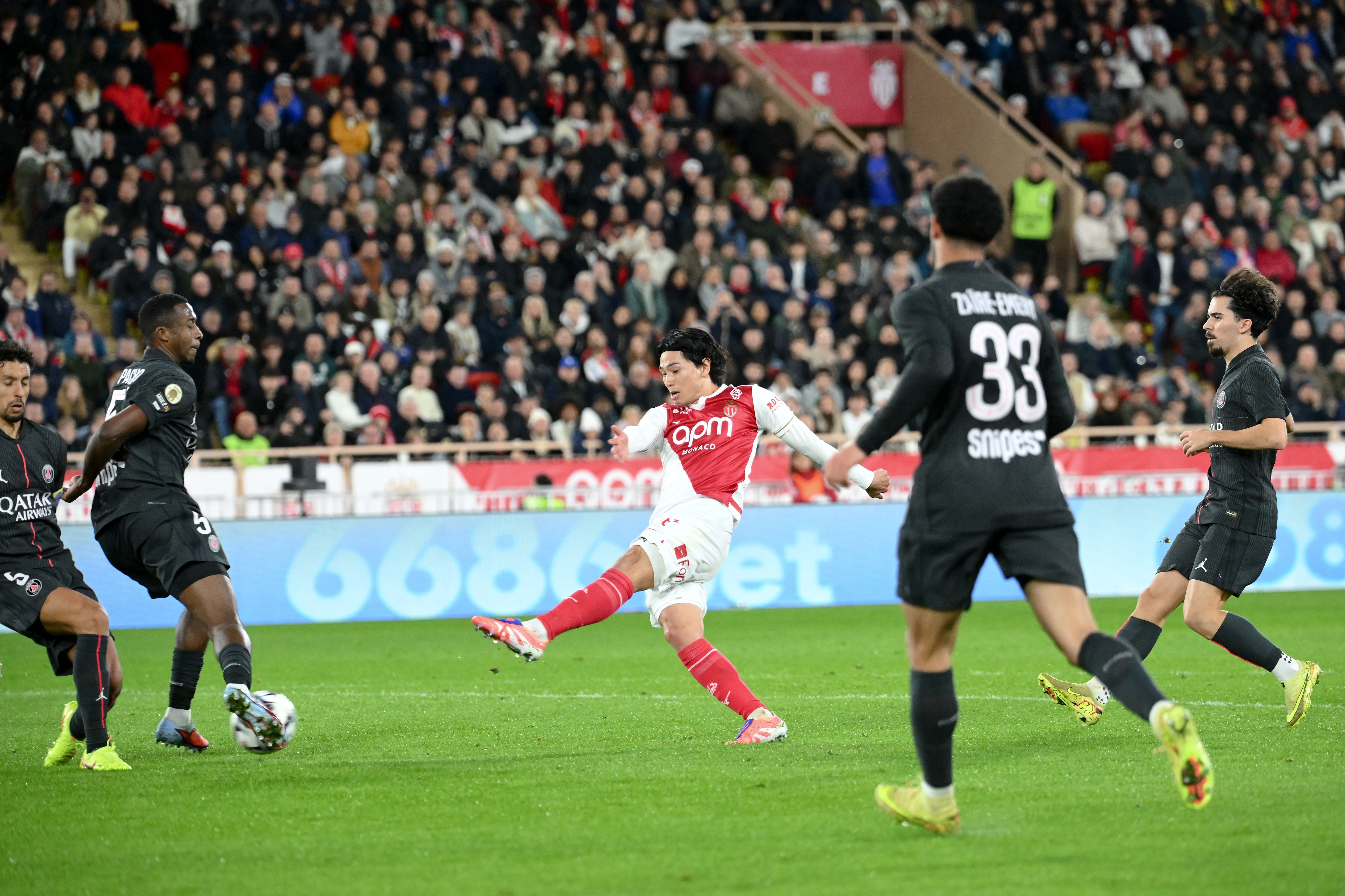 搜狐体育官方-日媒：南野拓实随效力国内联赛的日本队员返日，进行下一步康复